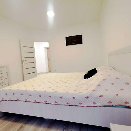 Квартира Для Вас Карла Мікльоша 7 Lägenhet Lviv Exteriör bild