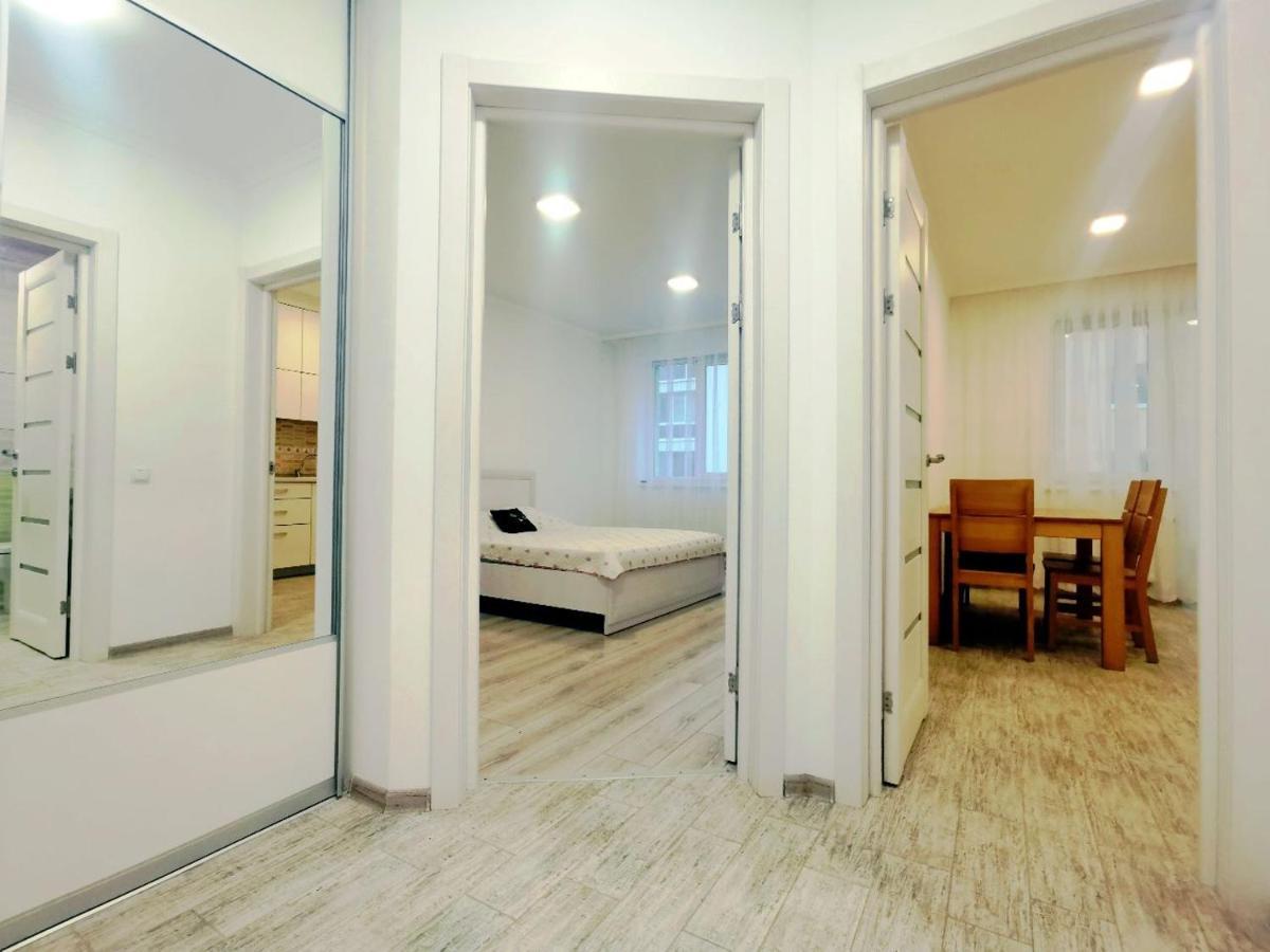 Квартира Для Вас Карла Мікльоша 7 Lägenhet Lviv Exteriör bild