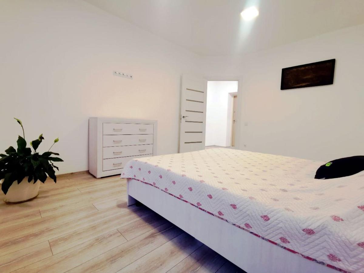 Квартира Для Вас Карла Мікльоша 7 Lägenhet Lviv Exteriör bild