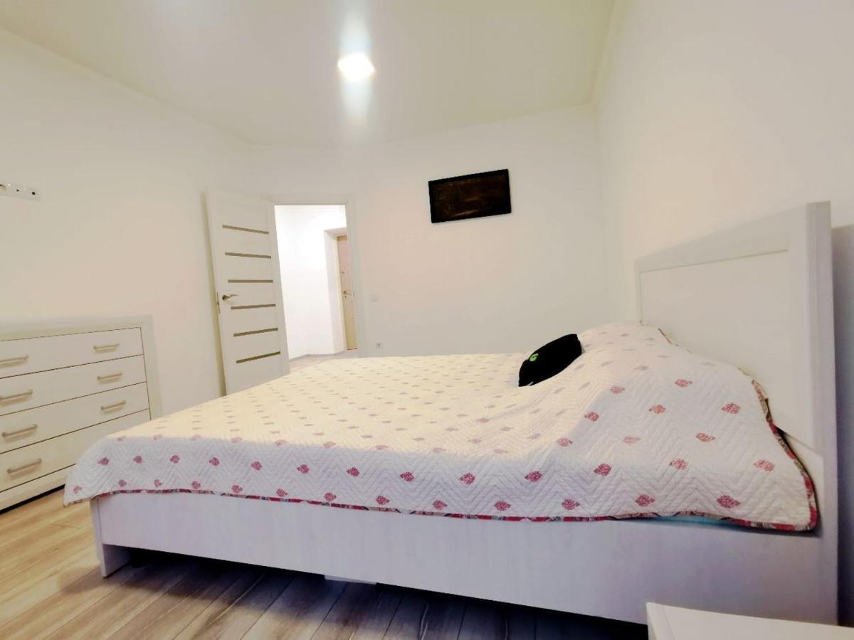 Квартира Для Вас Карла Мікльоша 7 Lägenhet Lviv Exteriör bild